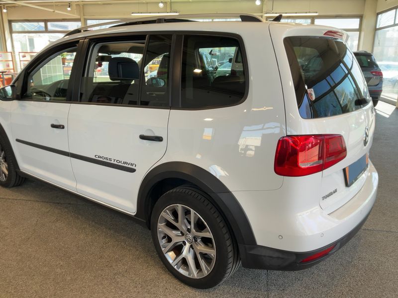 Volkswagen Touran 2.0 TDI CrossTouran 2014 – снимка 6