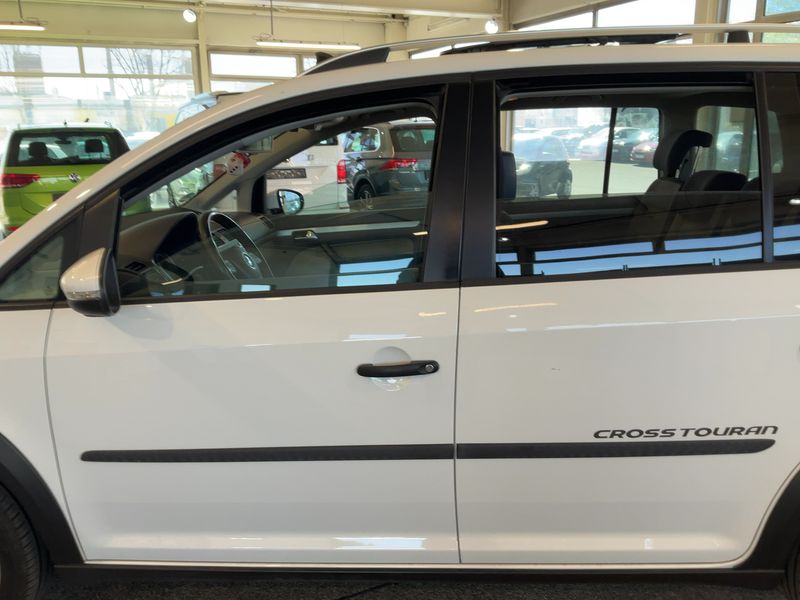 Volkswagen Touran 2.0 TDI CrossTouran 2014 – снимка 4