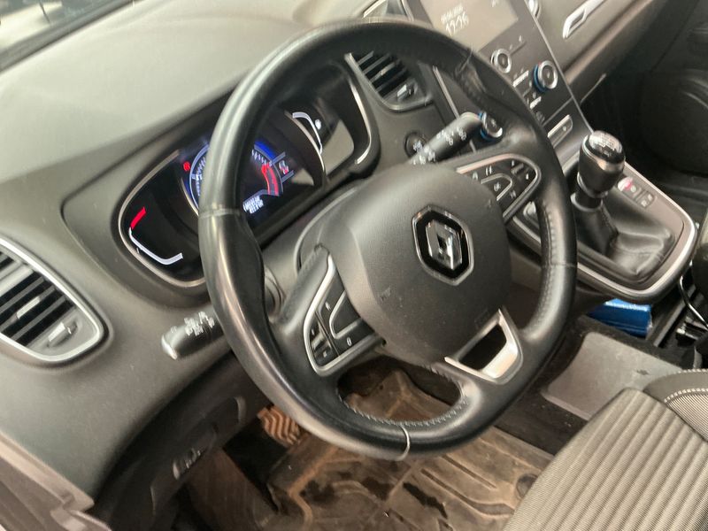 Renault Grand Scenic 1.7 BLUE dCi Grand Business Edition 2019 – снимка 28