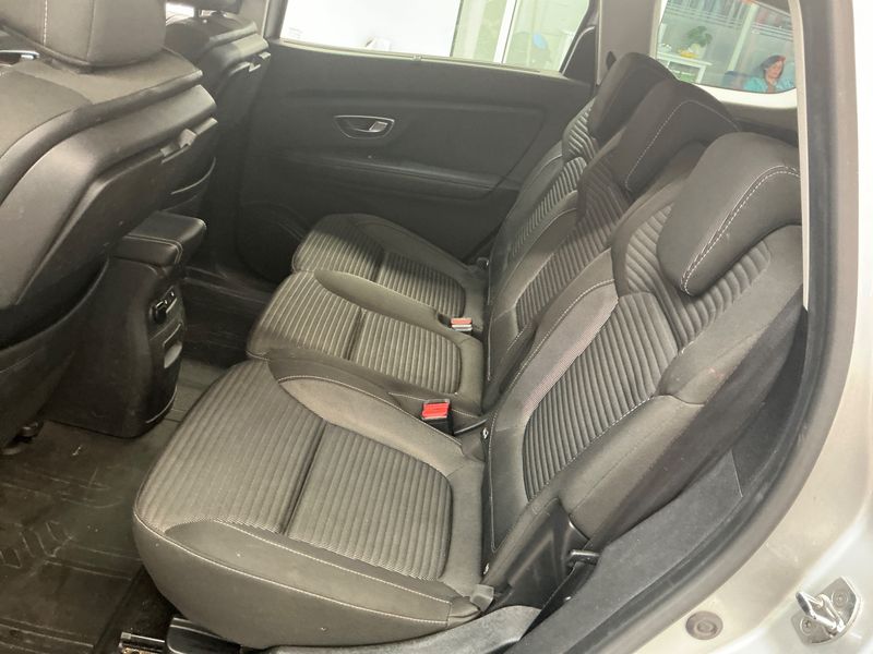 Renault Grand Scenic 1.7 BLUE dCi Grand Business Edition 2019 – снимка 31