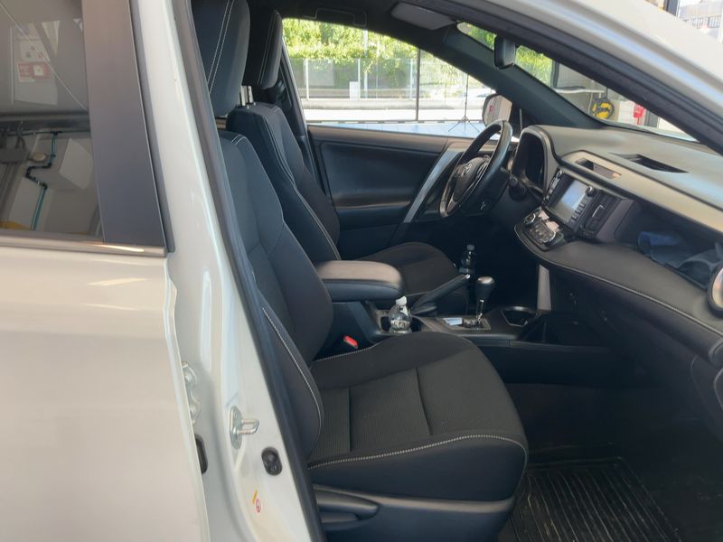 Toyota RAV 4 2.5 Hybrid Dynamic 2018 – снимка 16