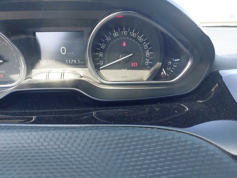 Peugeot 2008 1.6 Blue-HDi Crossway 2018 – снимка 30