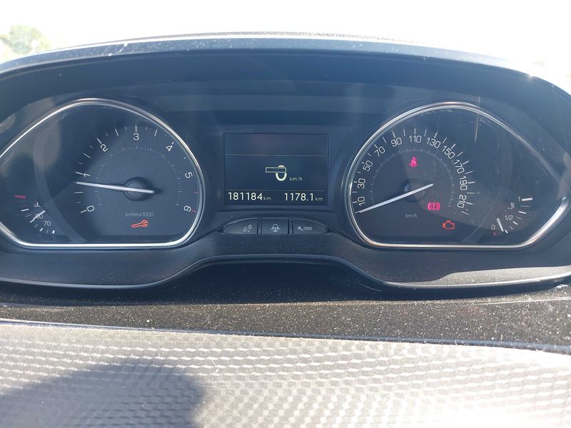 Peugeot 2008 1.6 Blue-HDi Crossway 2018 – снимка 12
