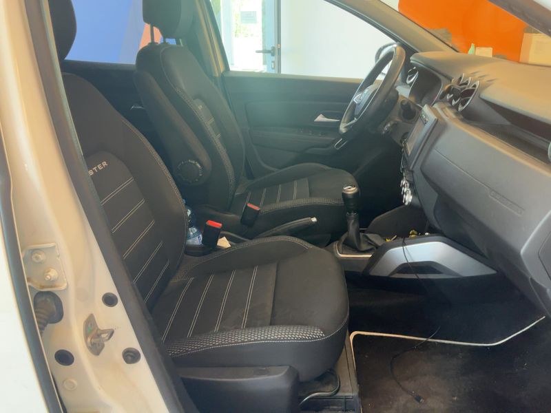Dacia Duster 1.6 SCe Prestige 2018 – снимка 16