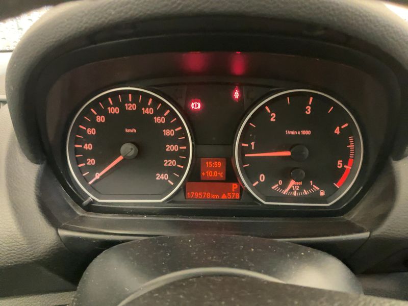 BMW 1er 118d 2010 – снимка 19