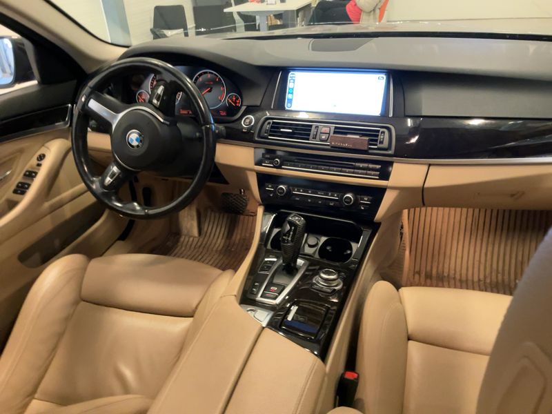 BMW 5er 520d xDrive 2015 – снимка 12