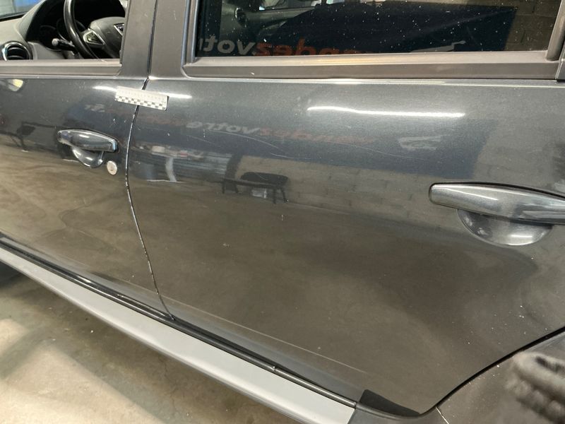 Dacia Duster 1.5 dCi SL Black Touch 4x2 2017 – снимка 32