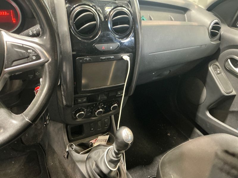 Dacia Duster 1.5 dCi SL Black Touch 4x2 2017 – снимка 29
