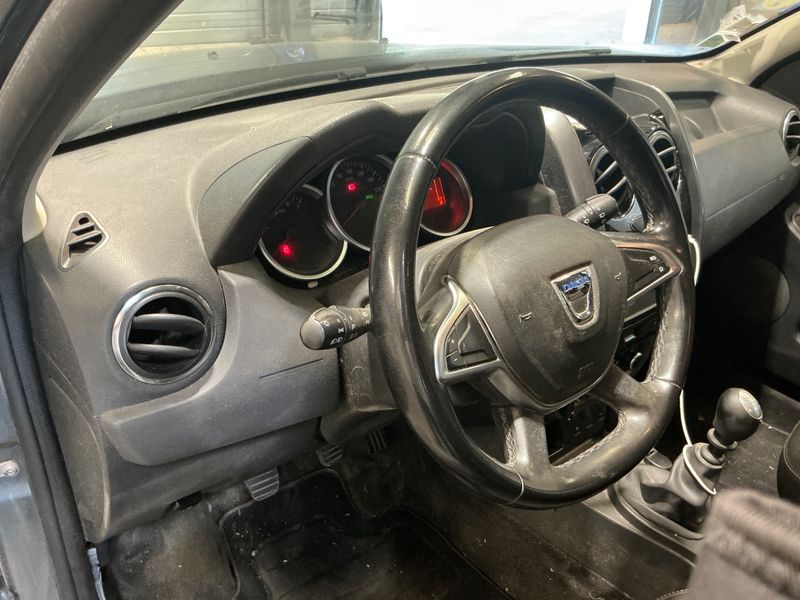 Dacia Duster 1.5 dCi SL Black Touch 4x2 2017 – снимка 27