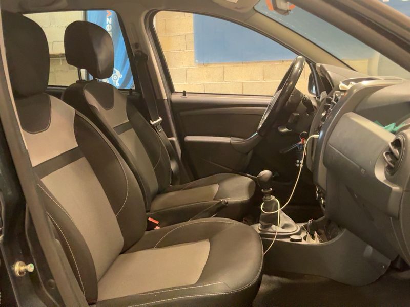 Dacia Duster 1.5 dCi SL Black Touch 4x2 2017 – снимка 16