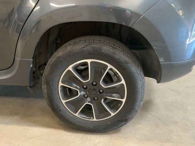Dacia Duster 1.5 dCi SL Black Touch 4x2 2017 – снимка 5