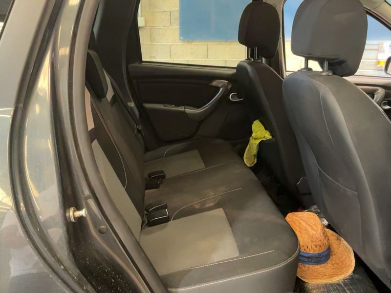 Dacia Duster 1.5 dCi SL Black Touch 4x2 2017 – снимка 19