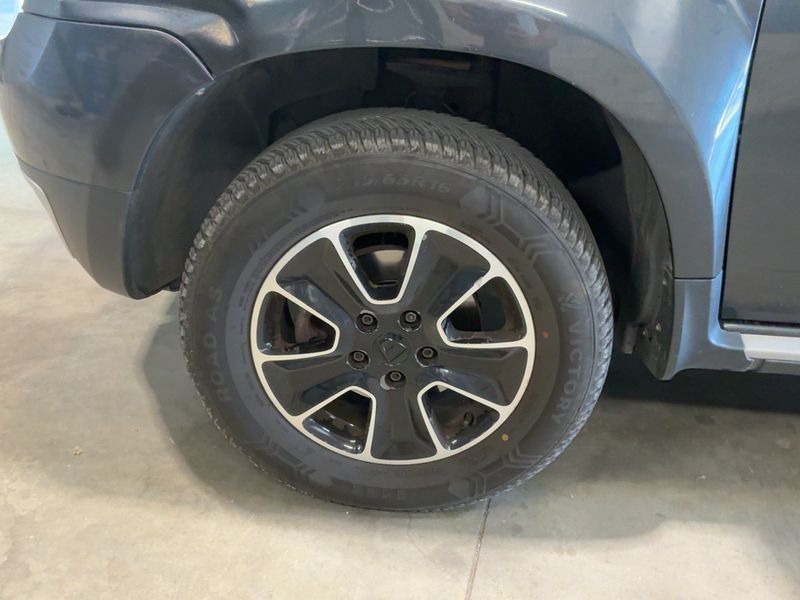 Dacia Duster 1.5 dCi SL Black Touch 4x2 2017 – снимка 3