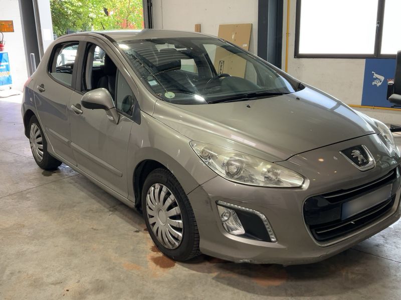 Peugeot 308 1.6 HDi Business Pack 2012 – снимка 12