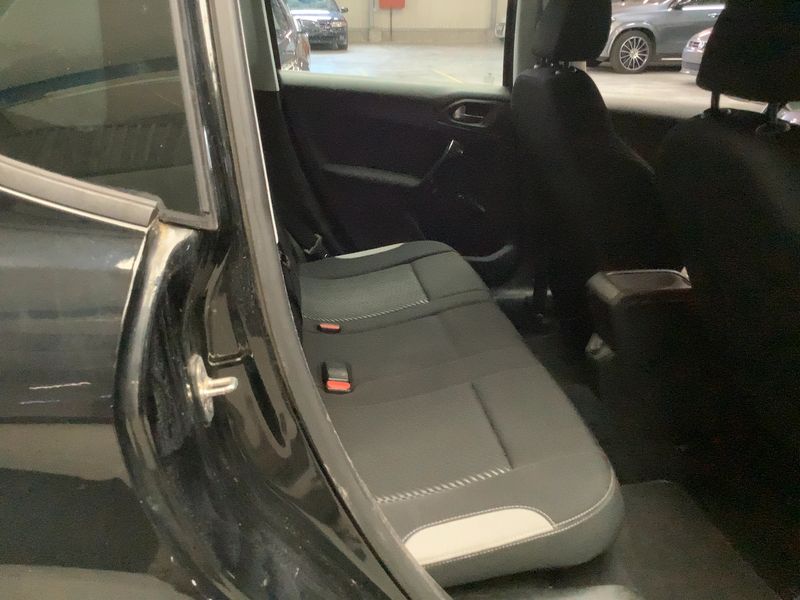 Peugeot 2008 1.2 VTi Access 2015 – снимка 19