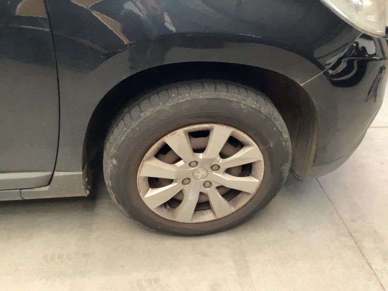 Peugeot 2008 1.2 VTi Access 2015 – снимка 11