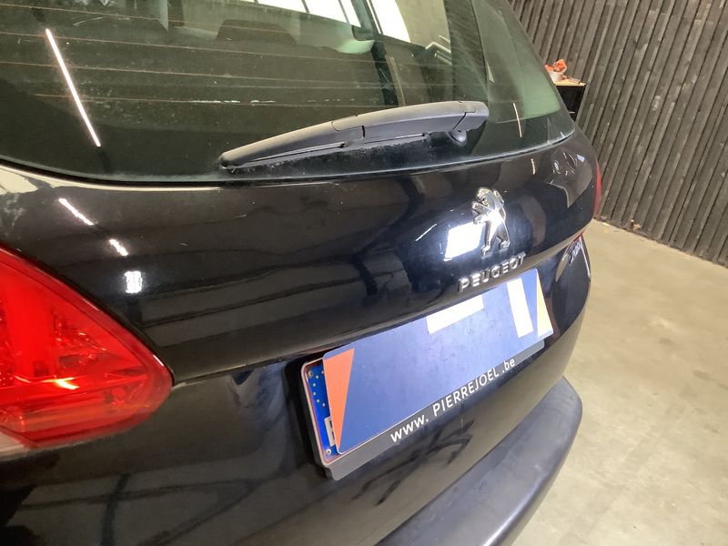 Peugeot 2008 1.2 VTi Access 2015 – снимка 36