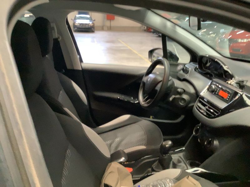 Peugeot 2008 1.2 VTi Access 2015 – снимка 16