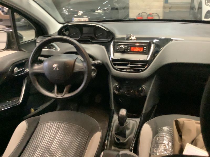 Peugeot 2008 1.2 VTi Access 2015 – снимка 17