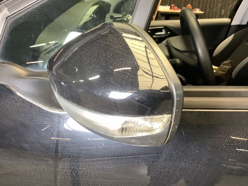 Peugeot 2008 1.2 VTi Access 2015 – снимка 28