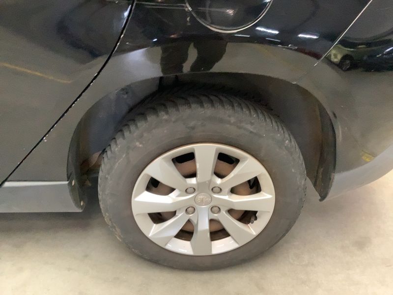 Peugeot 2008 1.2 VTi Access 2015 – снимка 5