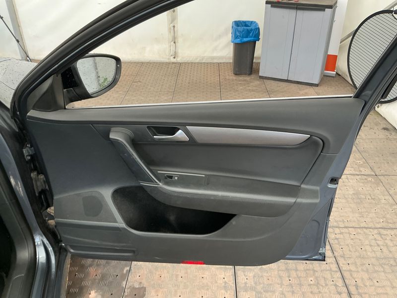 Volkswagen Passat 2.0 TDI Business Edition BlueMotion Tech 2014 – снимка 30