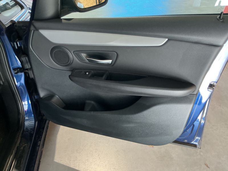 BMW 2er 216d Gran Tourer Advantage 2016 – снимка на щета 31