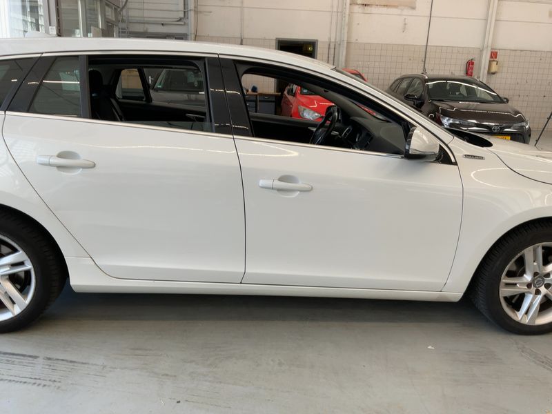 Volvo V60 2.4 D6 Plug-in Hybrid Momentum AWD 2015 – снимка 10