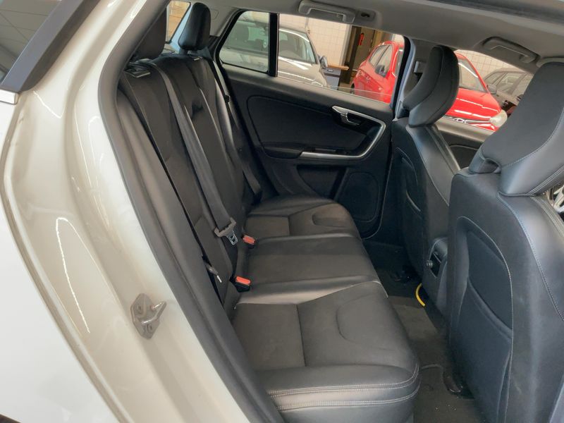 Volvo V60 2.4 D6 Plug-in Hybrid Momentum AWD 2015 – снимка 19