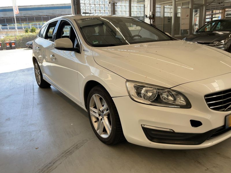 Volvo V60 2.4 D6 Plug-in Hybrid Momentum AWD 2015 – снимка 12