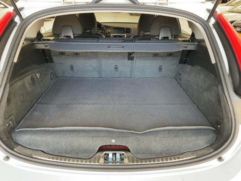 Volvo V60 2.4 D6 Plug-in Hybrid Momentum AWD 2015 – снимка 15