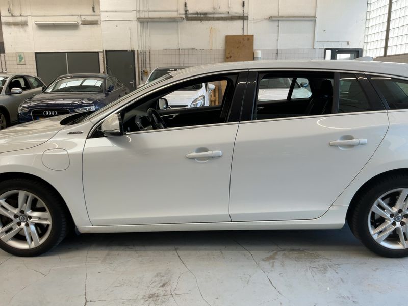 Volvo V60 2.4 D6 Plug-in Hybrid Momentum AWD 2015 – снимка 4