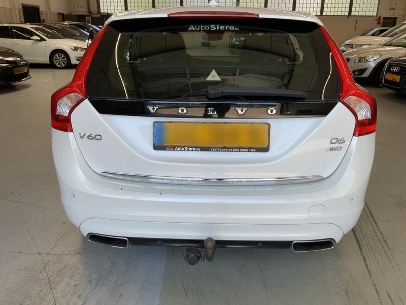 Volvo V60 2.4 D6 Plug-in Hybrid Momentum AWD 2015 – снимка 7