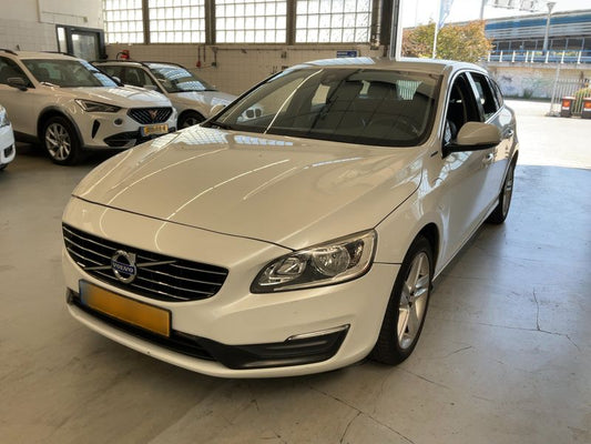Volvo V60 2.4 D6 Plug-in Hybrid Momentum AWD 2015 – снимка 1