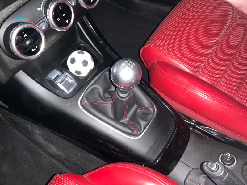 Alfa Romeo Giulietta 1.8 Turbo Quadrifoglio Verde 2011 – снимка 37