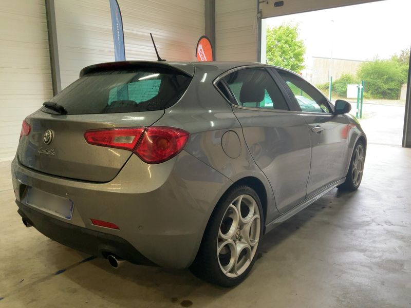 Alfa Romeo Giulietta 1.8 Turbo Quadrifoglio Verde 2011 – снимка 8