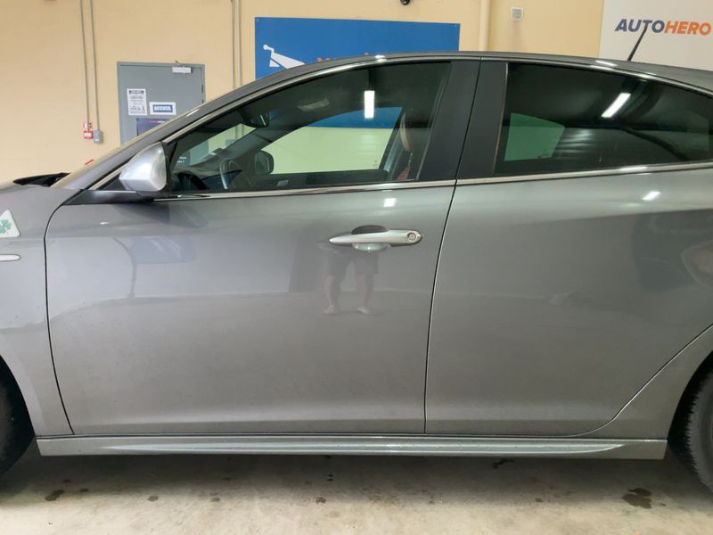 Alfa Romeo Giulietta 1.8 Turbo Quadrifoglio Verde 2011 – снимка 4