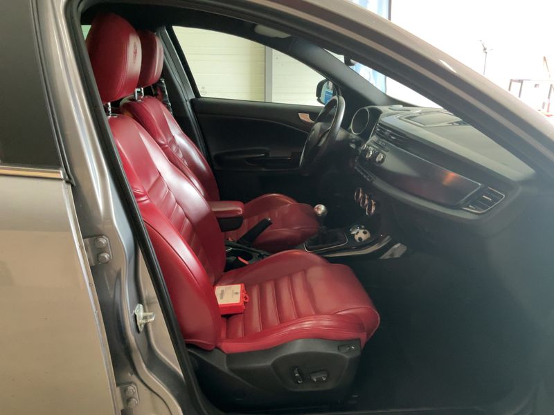 Alfa Romeo Giulietta 1.8 Turbo Quadrifoglio Verde 2011 – снимка 16