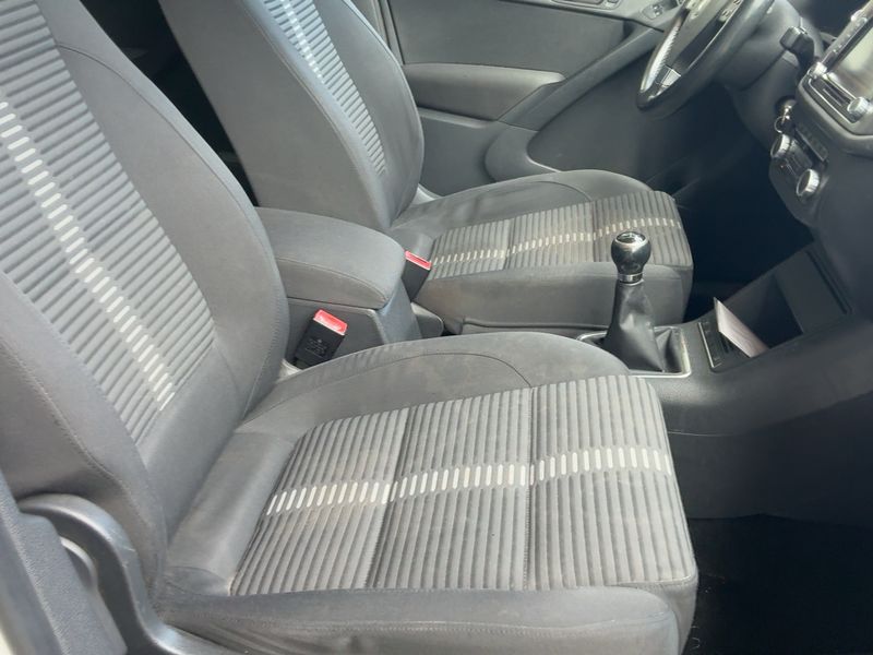 Volkswagen Tiguan 2.0 TDI Sport 2010 – снимка 16