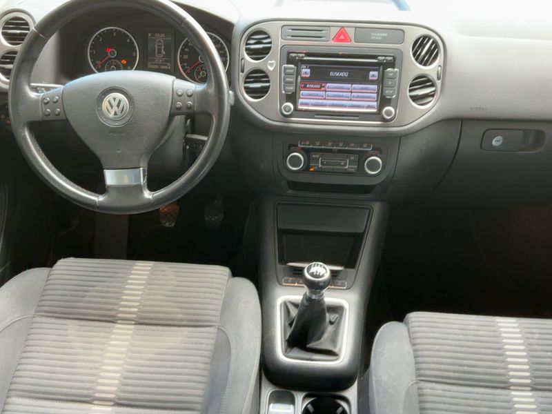 Volkswagen Tiguan 2.0 TDI Sport 2010 – снимка 17