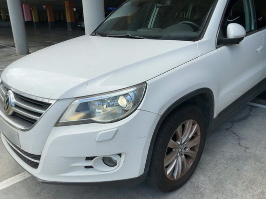 Volkswagen Tiguan 2.0 TDI Sport 2010 – снимка 2