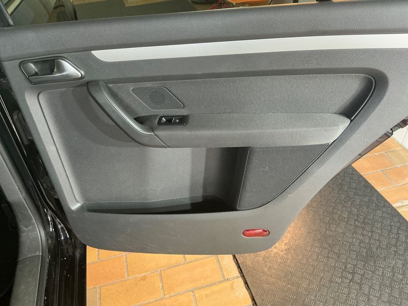 Volkswagen Touran 1.4 TSI Life 2013 – снимка 32