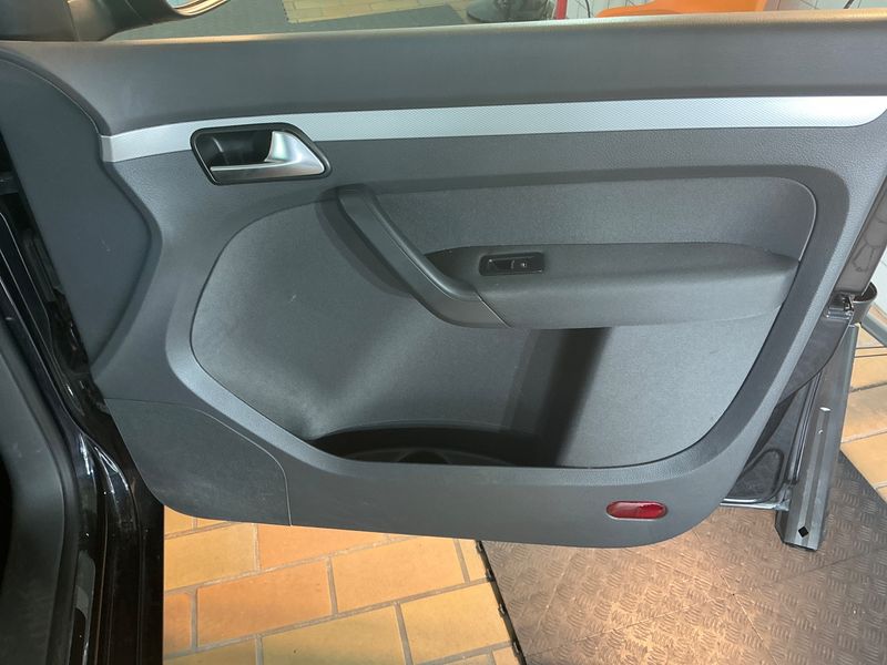 Volkswagen Touran 1.4 TSI Life 2013 – снимка 33