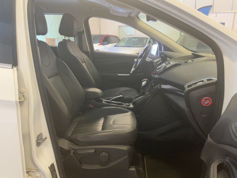 Ford Kuga 2.0 TDCi Titanium 2013 – снимка 16