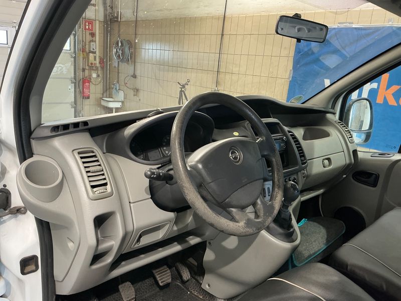 Opel Vivaro 2.0 CDTI Kombi L1H1 2,7t 2013 – снимка 38