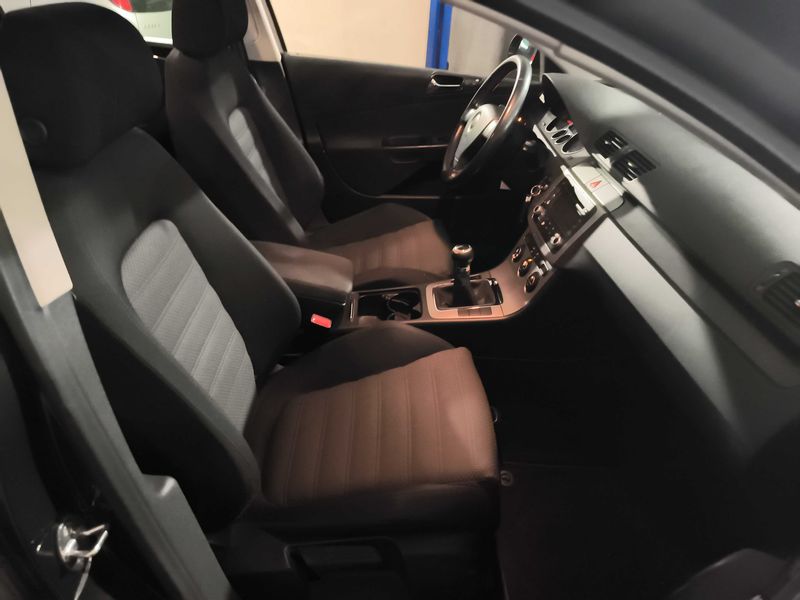 Volkswagen Passat 2.0 TDI Sportline 2005 – снимка 10