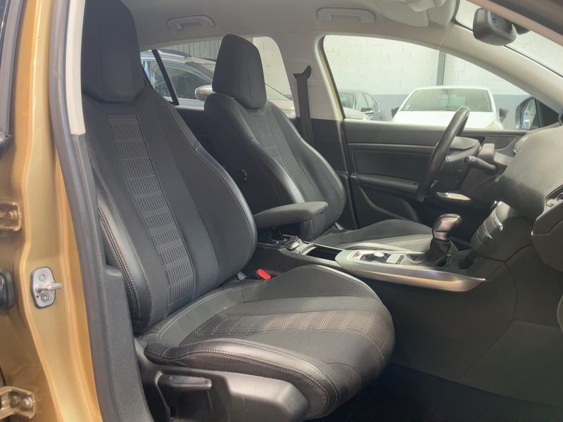Peugeot 308 1.2 e-THP Allure 2017 – снимка 16
