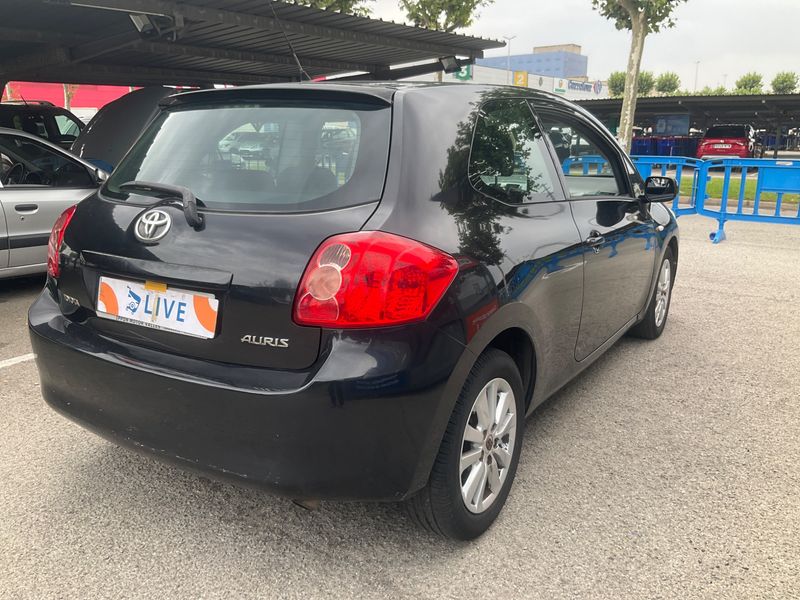 Toyota Auris 2.0 D-4D Sol 2008 – снимка 2