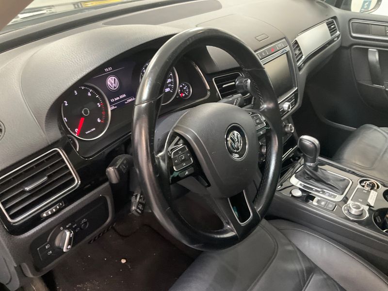 Volkswagen Touareg 3.0 V6 TDI Carat 4Motion 2015 – снимка 25