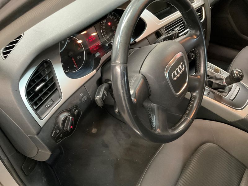 Audi A4 1.8 TFSI Attraction 2009 – снимка 23